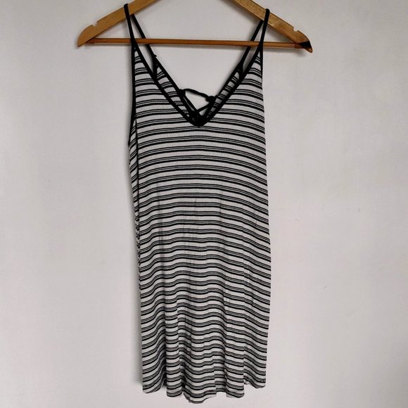Forever 21 spaghetti V neck top with hot back tie string and stripes all over - Picture 4 of 16